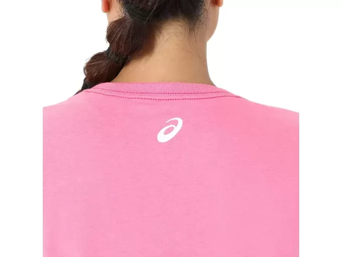 DAMSKA KOSZULKA Z KRÓTKIM RĘKAWEM I DEKOLTEM W SEREK W KOLORZE GOŹDZIKOWYM DAMSKA KOSZULKA Z KRÓTKIM RĘKAWEM I DEKOLTEM W SEREK W KOLORZE GOŹDZIKOWYM